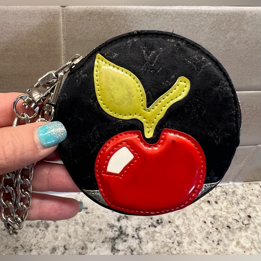EUC Authentic Louis Vuitton Satin Conte Apple Coin Pouch